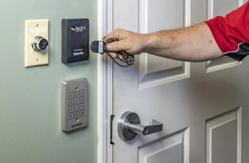 Access Control System With Fail Secure Door Lock